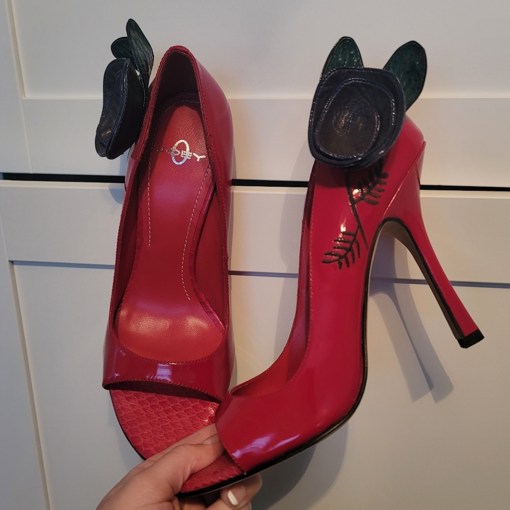 3-D ZARA Rose Patent Leather Stiletto Heel size 7